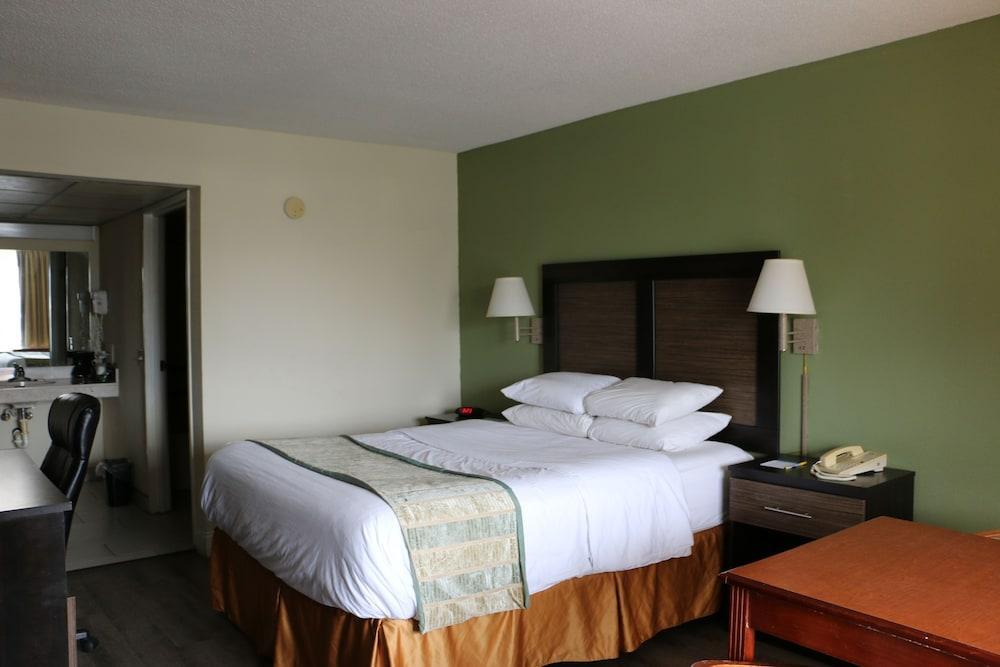 Days Inn & Suites By Wyndham Rocky Mount Golden East Extérieur photo