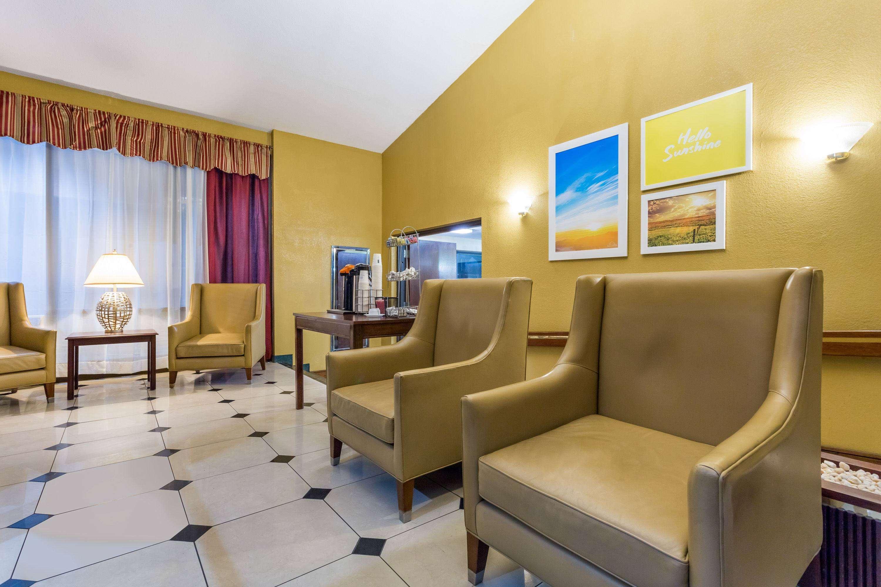 Days Inn & Suites By Wyndham Rocky Mount Golden East Extérieur photo