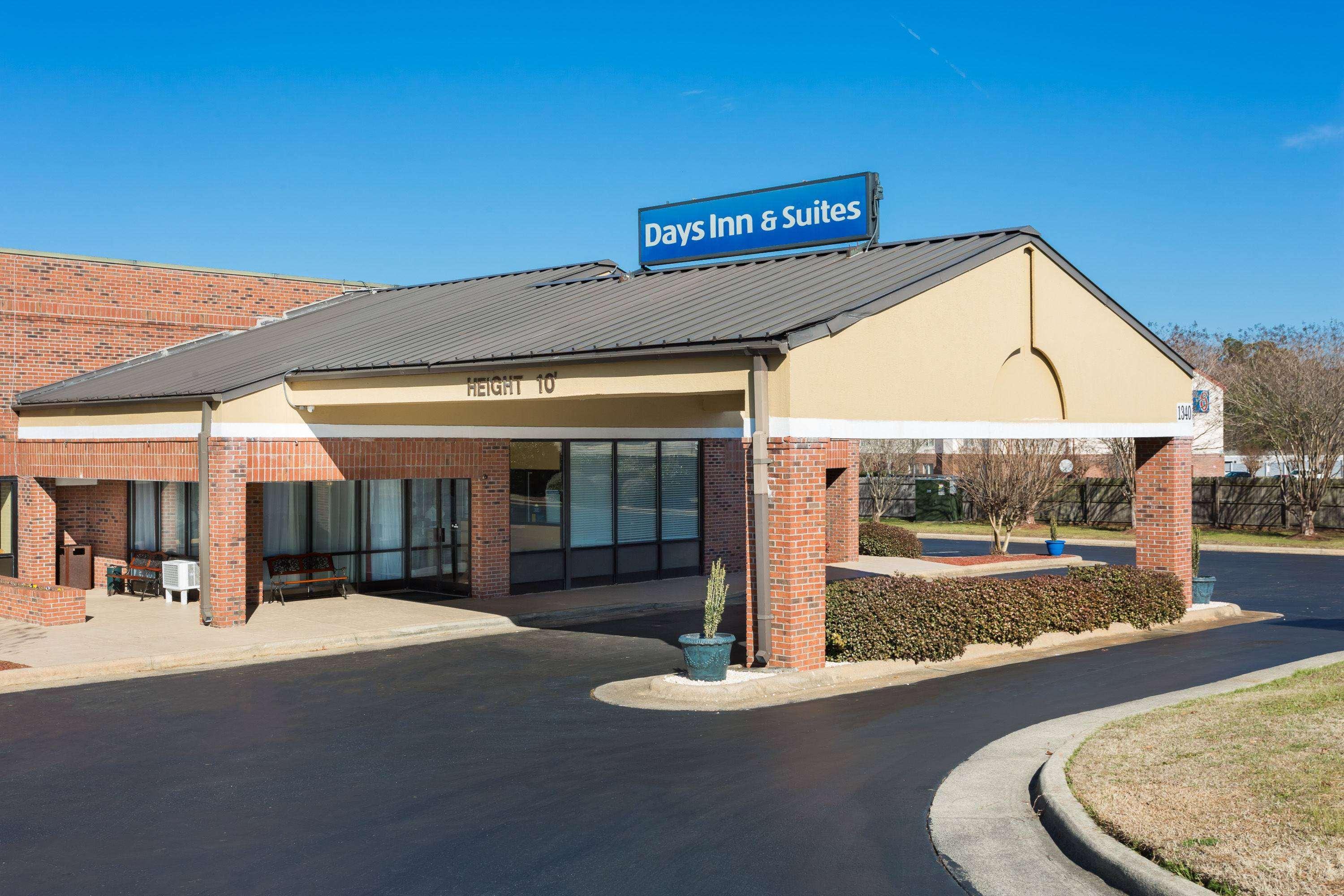 Days Inn & Suites By Wyndham Rocky Mount Golden East Extérieur photo
