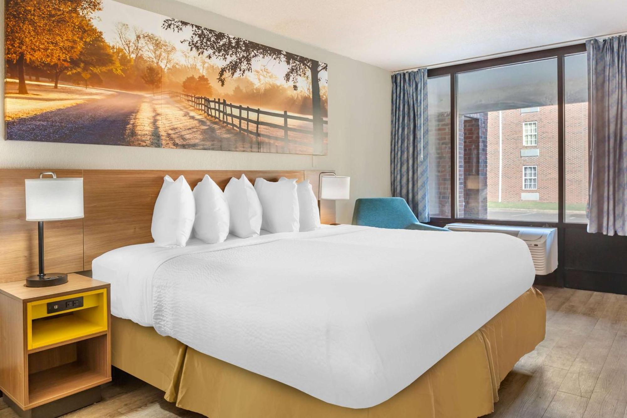 Days Inn & Suites By Wyndham Rocky Mount Golden East Extérieur photo