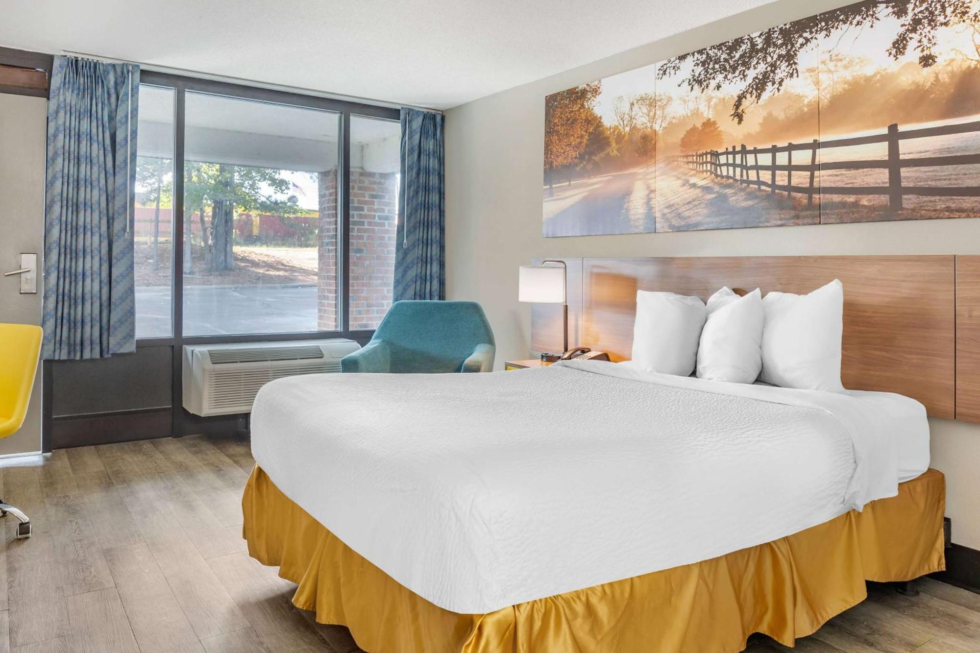 Days Inn & Suites By Wyndham Rocky Mount Golden East Extérieur photo