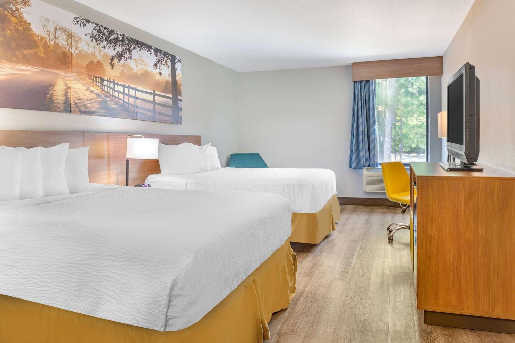 Days Inn & Suites By Wyndham Rocky Mount Golden East Extérieur photo