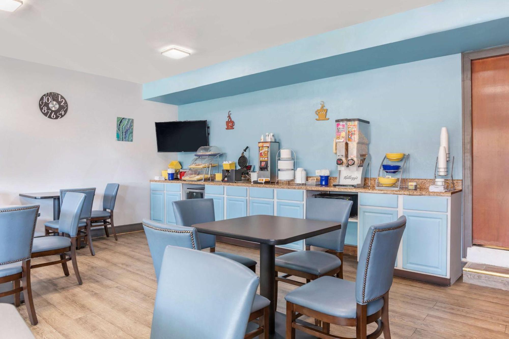 Days Inn & Suites By Wyndham Rocky Mount Golden East Extérieur photo