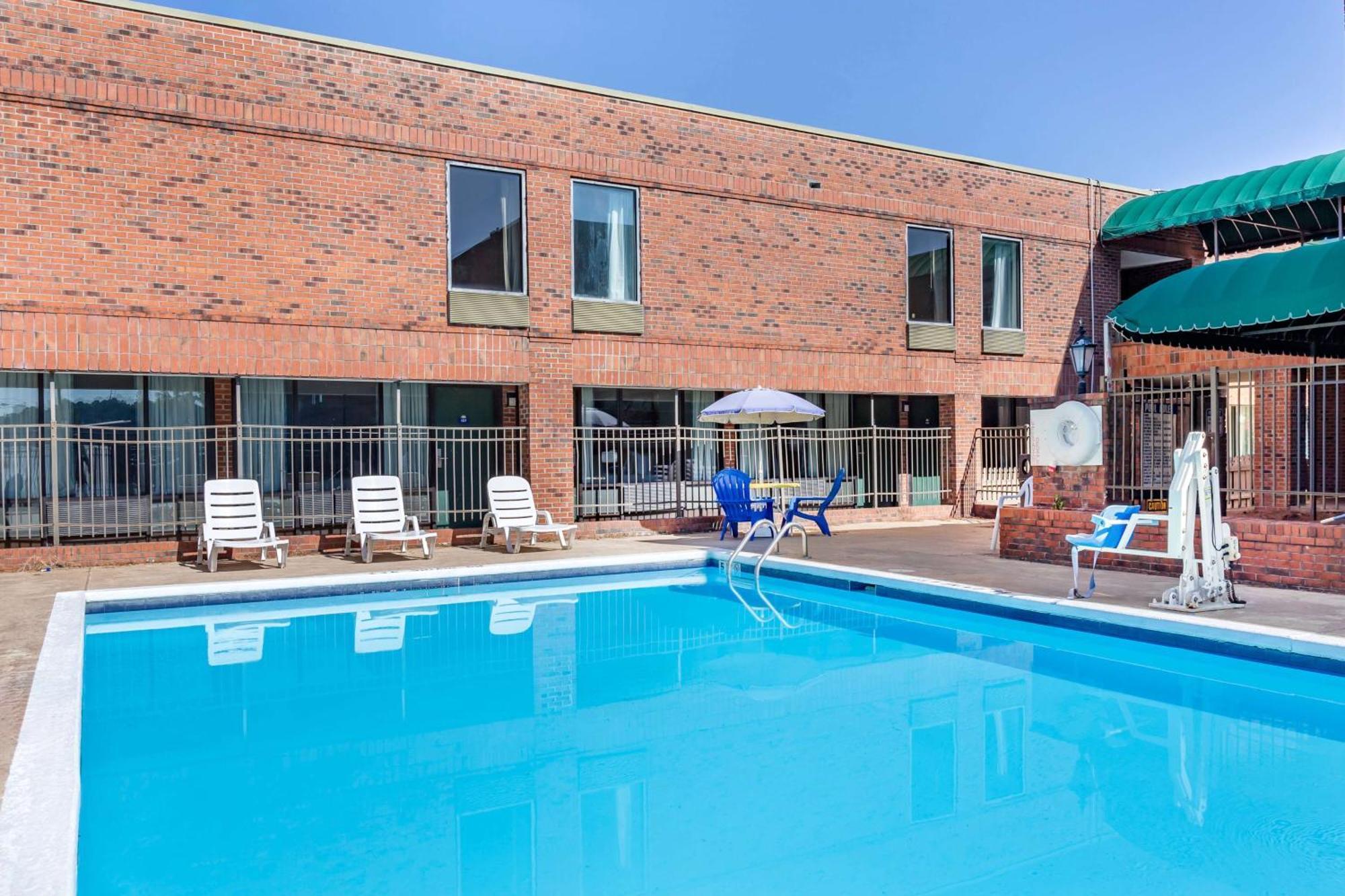 Days Inn & Suites By Wyndham Rocky Mount Golden East Extérieur photo
