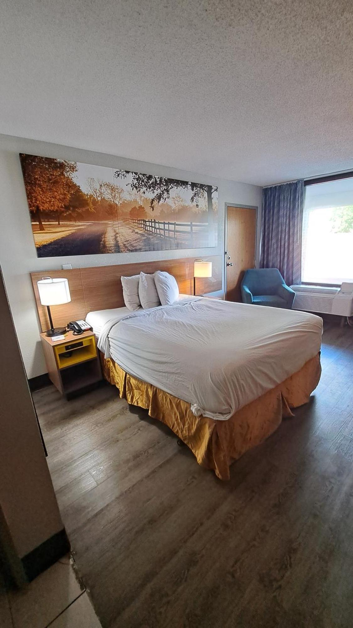 Days Inn & Suites By Wyndham Rocky Mount Golden East Extérieur photo