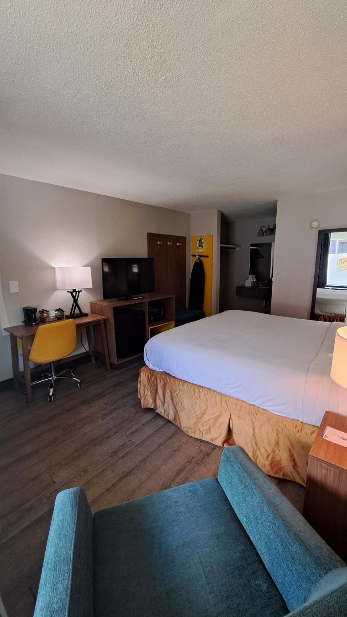 Days Inn & Suites By Wyndham Rocky Mount Golden East Extérieur photo