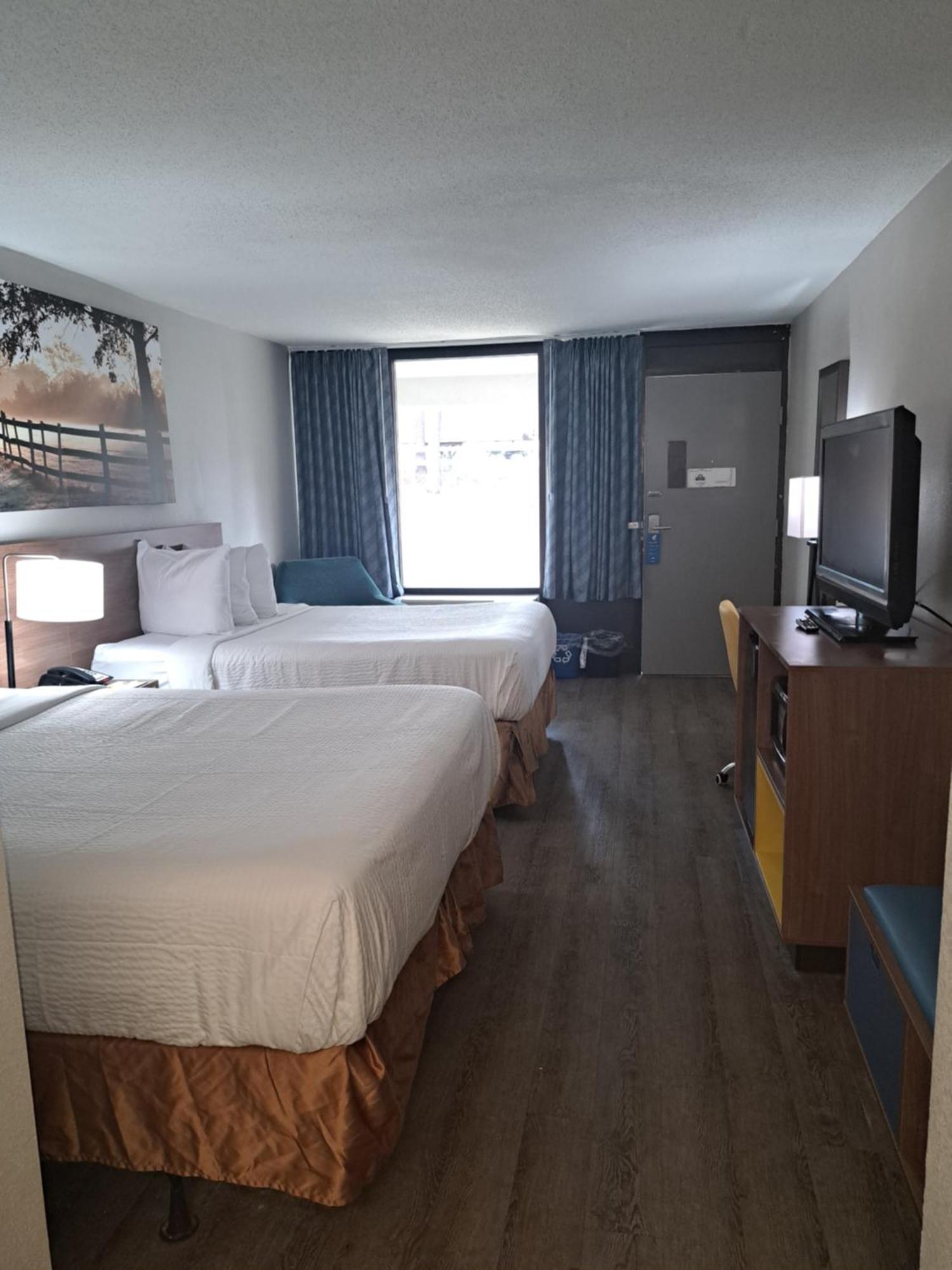 Days Inn & Suites By Wyndham Rocky Mount Golden East Extérieur photo