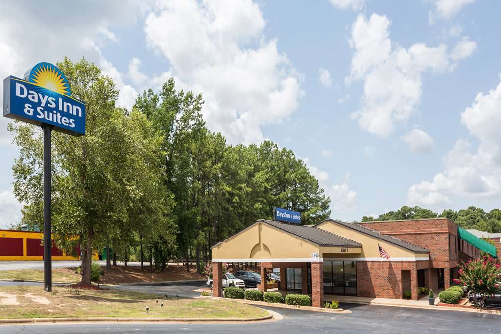 Days Inn & Suites By Wyndham Rocky Mount Golden East Extérieur photo